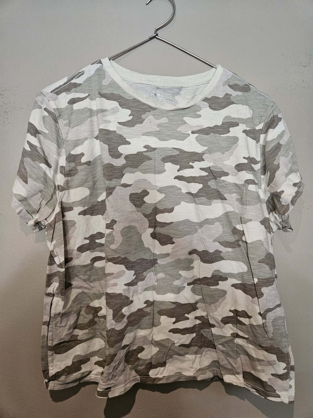 Short Sleeve Camo Tee - White & Olive